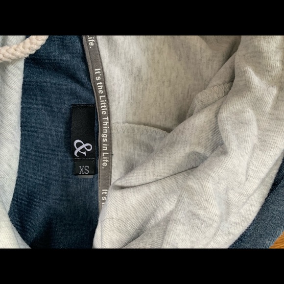 Light weight Ampersand hoodie - Picture 2 of 3